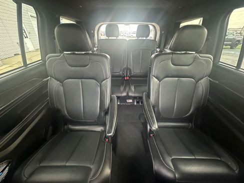 Used 2021 Jeep Grand Cherokee L Overland w/ Luxury Tech Group IV AWD/4WD image 29