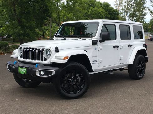 Used 2024 Jeep Wrangler Unlimited Sahara AWD/4WD image 1