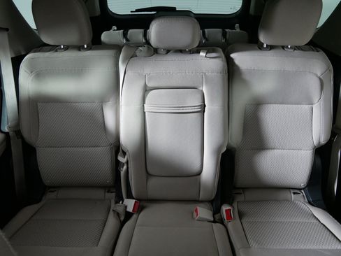 Used 2023 Ford Explorer XLT AWD/4WD image 13