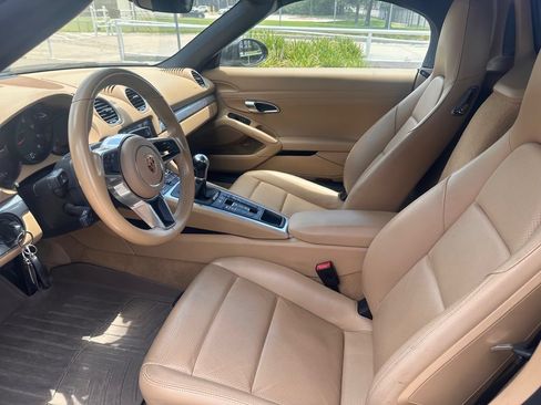 Used 2017 Porsche 718 Boxster RWD image 9