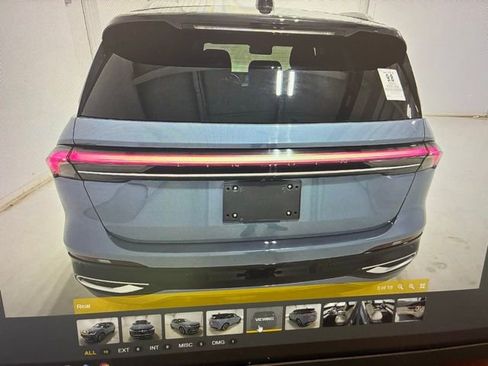 Used 2025 Lincoln Nautilus Reserve AWD/4WD image 4