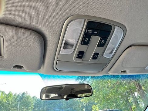 Used 2017 Kia Sedona LX w/ LX Essentials Premium Package FWD image 25