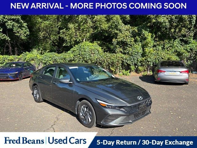 Certified 2024 Hyundai Elantra SEL FWD image 3