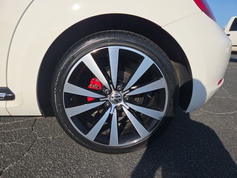 Used 2012 Volkswagen Beetle Turbo FWD image 26