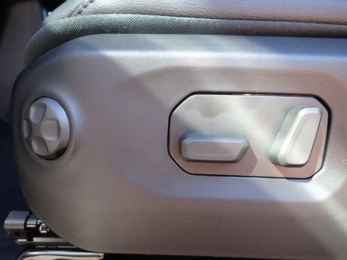 New 2026 Jeep Wrangler Unlimited Sahara AWD/4WD image 18