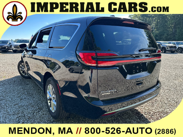 New 2027 Chrysler Pacifica Select AWD/4WD image 9