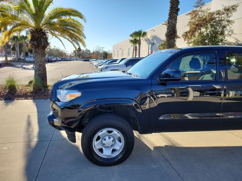 Used 2022 Toyota Tacoma SR image 2