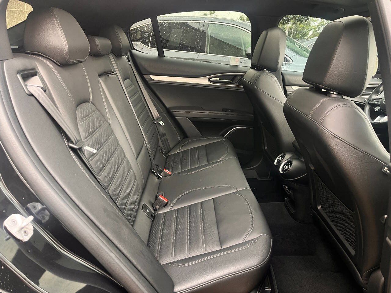 Used 2023 Alfa Romeo Stelvio Veloce AWD/4WD image 21