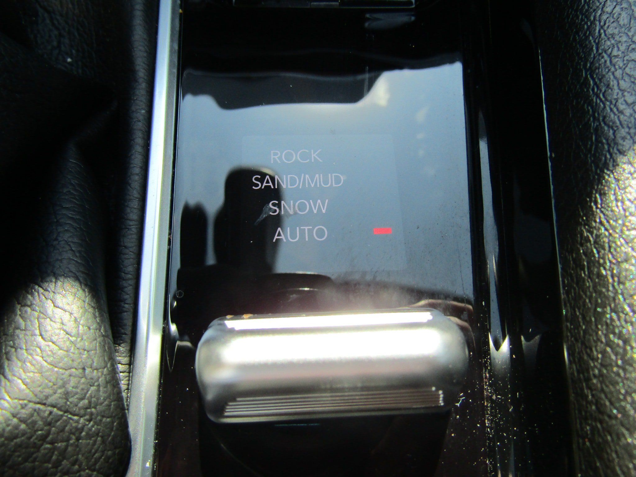 Used 2025 Jeep Compass Trailhawk w/ Sun & Sound Group AWD/4WD image 25