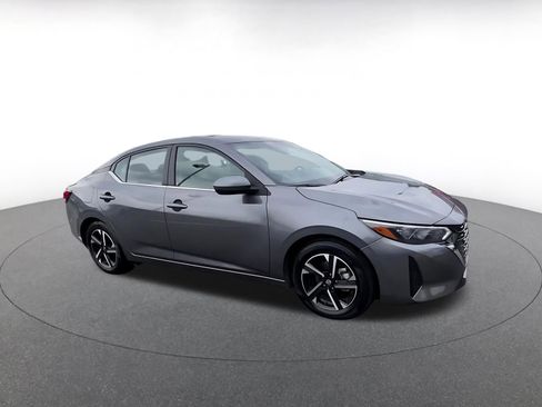Used 2025 Nissan Sentra SV image 2