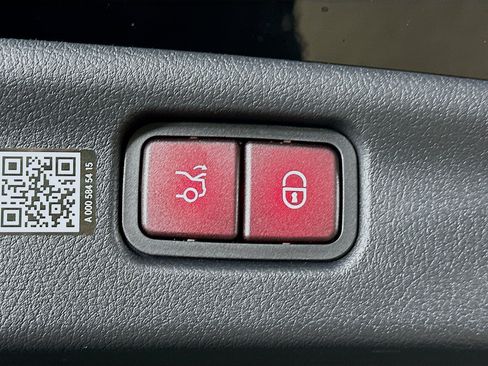 Used 2026 Mercedes-Benz C 300 4MATIC Sedan image 34