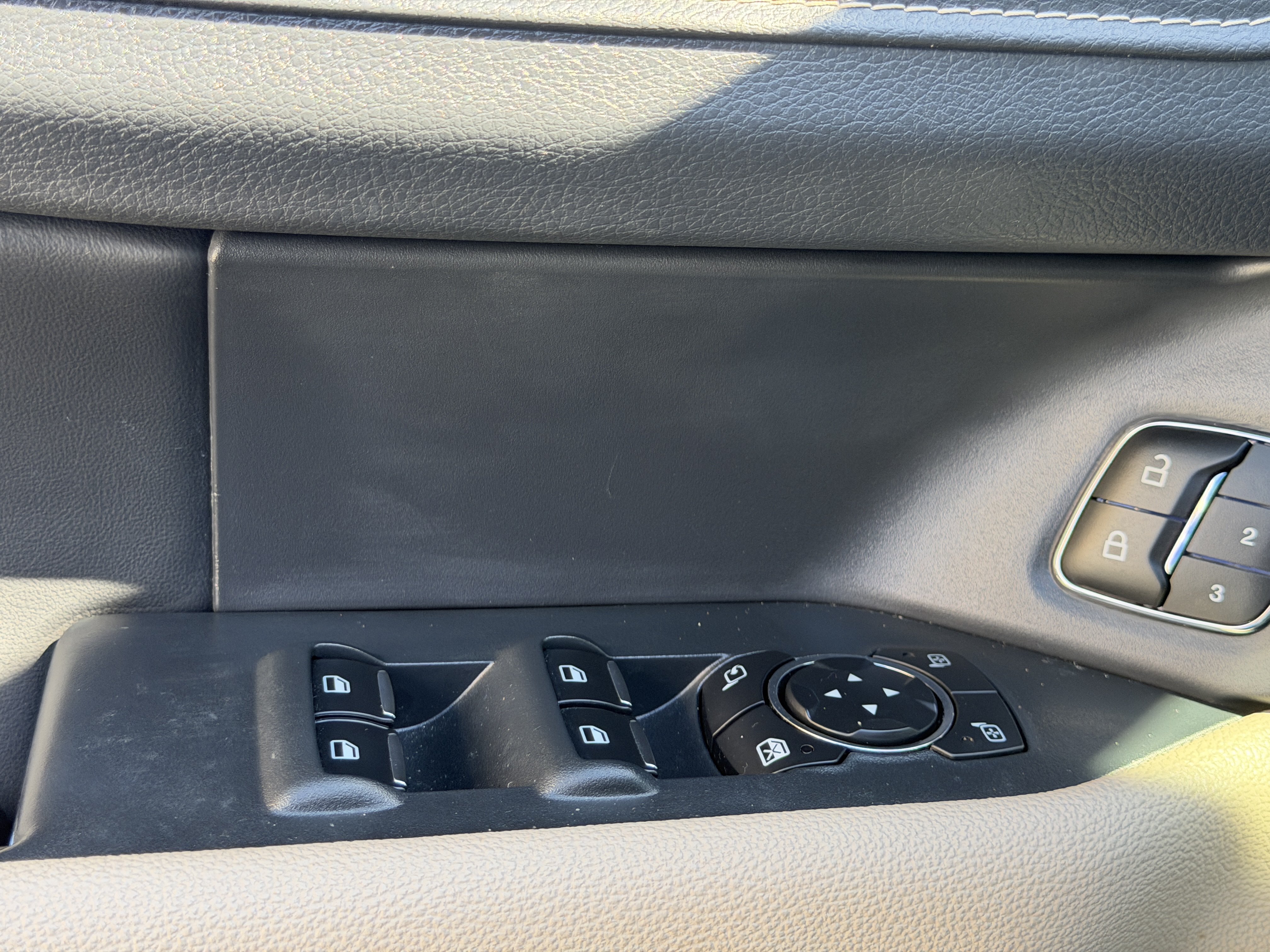 Used 2023 Ford Expedition Limited AWD/4WD image 18