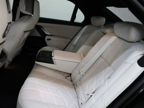 Used 2024 BMW 760i xDrive w/ Executive Package AWD/4WD image 79