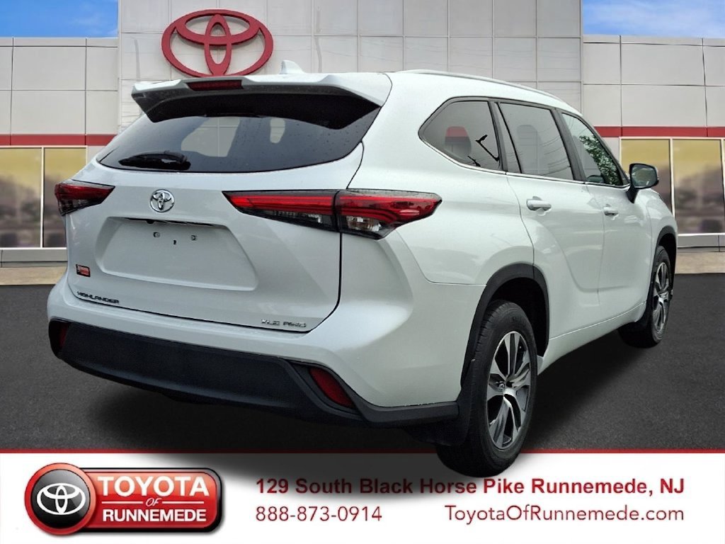 Used 2023 Toyota Highlander XLE AWD/4WD image 6