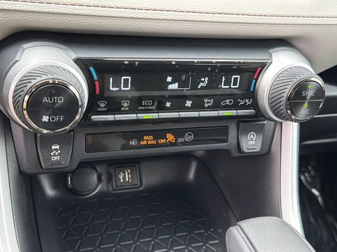 Used 2025 Toyota RAV4 XLE AWD/4WD image 26