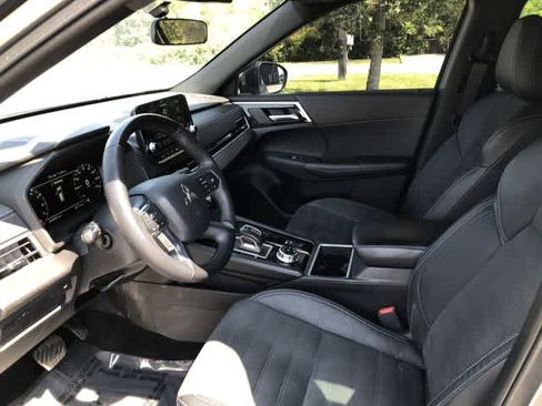 Used 2023 Mitsubishi Outlander SE Black Edition AWD/4WD image 11