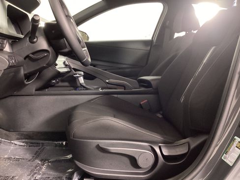 Certified 2025 Hyundai Elantra Sport image 21