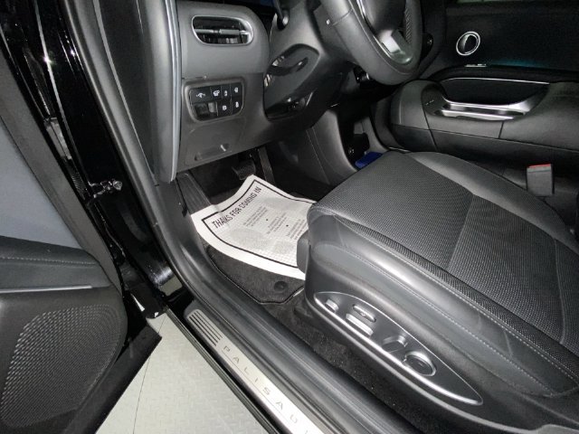 Used 2026 Hyundai Palisade Calligraphy FWD image 12