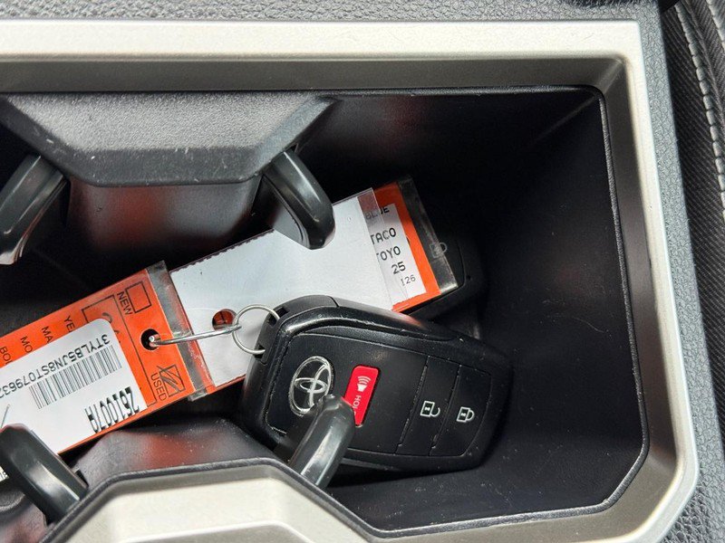 Used 2025 Toyota Tacoma TRD Sport AWD/4WD image 27