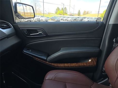 Used 2019 Chevrolet Suburban Premier w/ Premier Plus Edition image 24