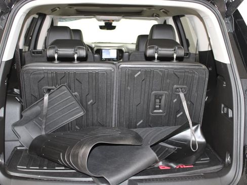 Used 2021 GMC Acadia Denali w/ Denali Technology Package FWD image 13