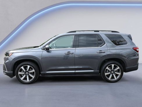 Used 2025 Honda Pilot Elite image 3