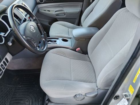 Used 2011 Toyota Tacoma PreRunner image 5