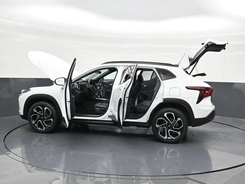 Used 2025 Chevrolet Trax RS w/ Driver Confidence Package FWD image 33