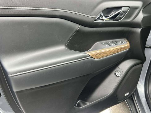 Used 2022 GMC Acadia SLE w/ Driver Convenience Package image 29