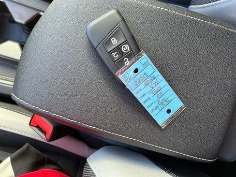 New 2026 Volkswagen Taos SE image 18