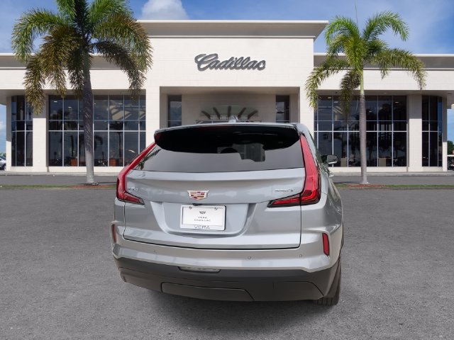 Used 2024 Cadillac XT4 Luxury w/ Cold Weather Package FWD image 13