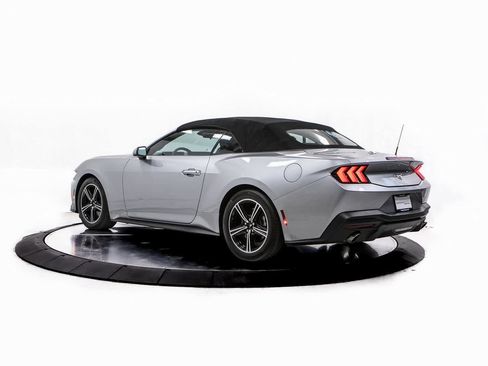 Used 2024 Ford Mustang Convertible image 3