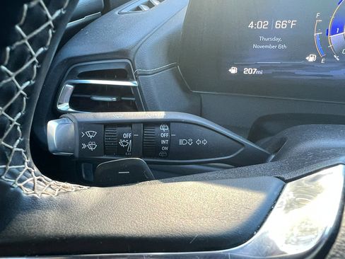 Used 2025 Chevrolet Traverse LT image 23