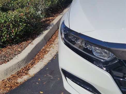 Used 2019 Honda Accord Sport image 9