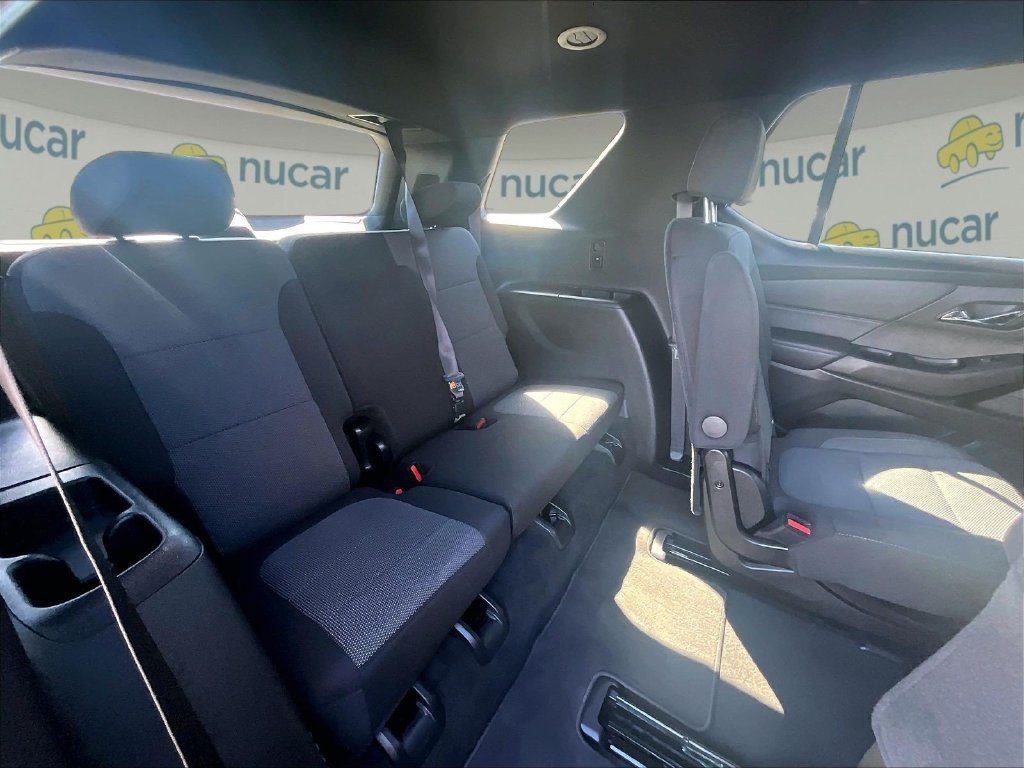 Used 2023 Chevrolet Traverse LT w/ Midnight/Sport Edition AWD/4WD image 16