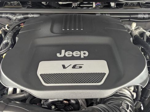 Used 2018 Jeep Wrangler Sport AWD/4WD image 9