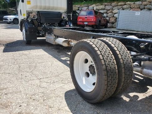 New 2025 Chevrolet Low Cab Forward RWD image 4