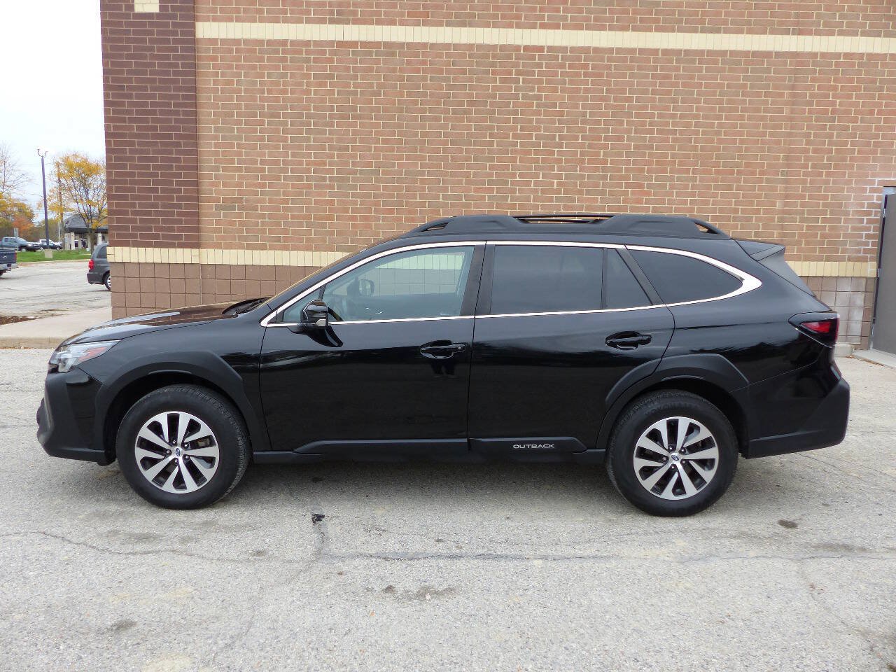 Used 2023 Subaru Outback Premium AWD/4WD image 5