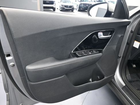 Used 2022 Kia Niro LXS image 15