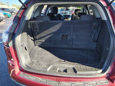 Used 2017 Chevrolet Traverse LT w/ Style and Technology Package image 32