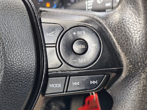 Used 2021 Toyota RAV4 LE image 28