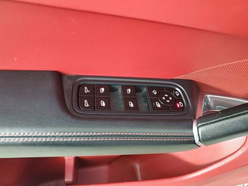 Used 2019 Porsche Cayenne Turbo image 27