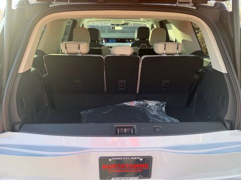 New 2026 Lincoln Navigator Reserve AWD/4WD image 17
