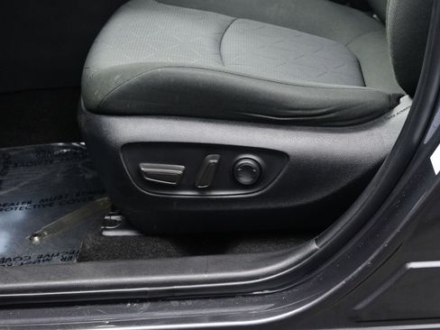 Used 2022 Toyota RAV4 XLE w/ Convenience Package image 11