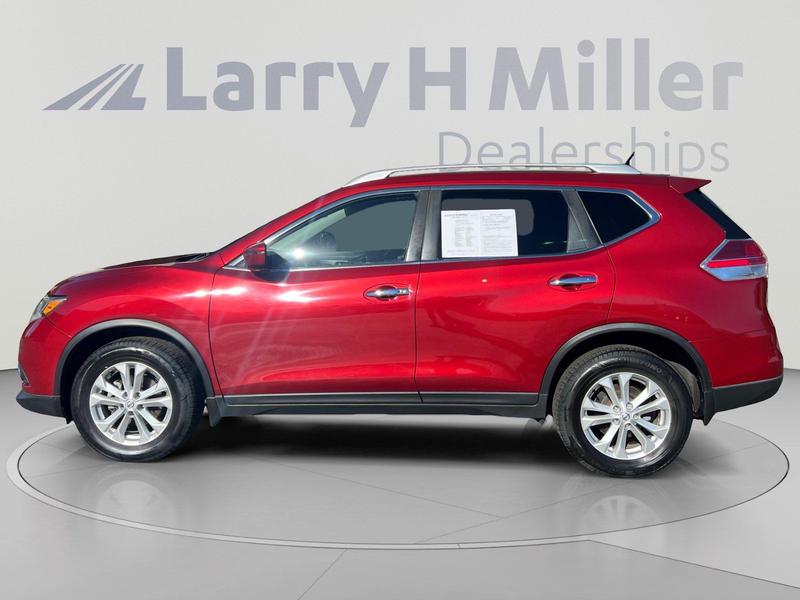Used 2016 Nissan Rogue SV AWD/4WD image 2