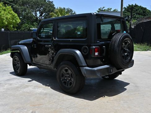 Used 2022 Jeep Wrangler Sport AWD/4WD image 4