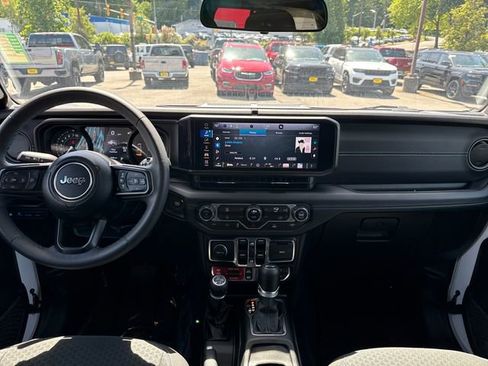 Used 2024 Jeep Wrangler Unlimited Rubicon 4xe AWD/4WD image 11