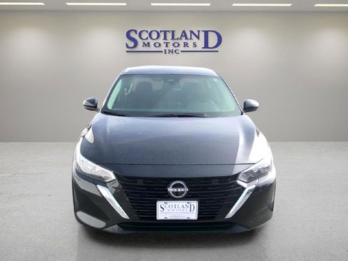 Used 2024 Nissan Sentra SV image 3