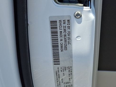 Used 2024 Chrysler Pacifica Touring-L FWD image 26