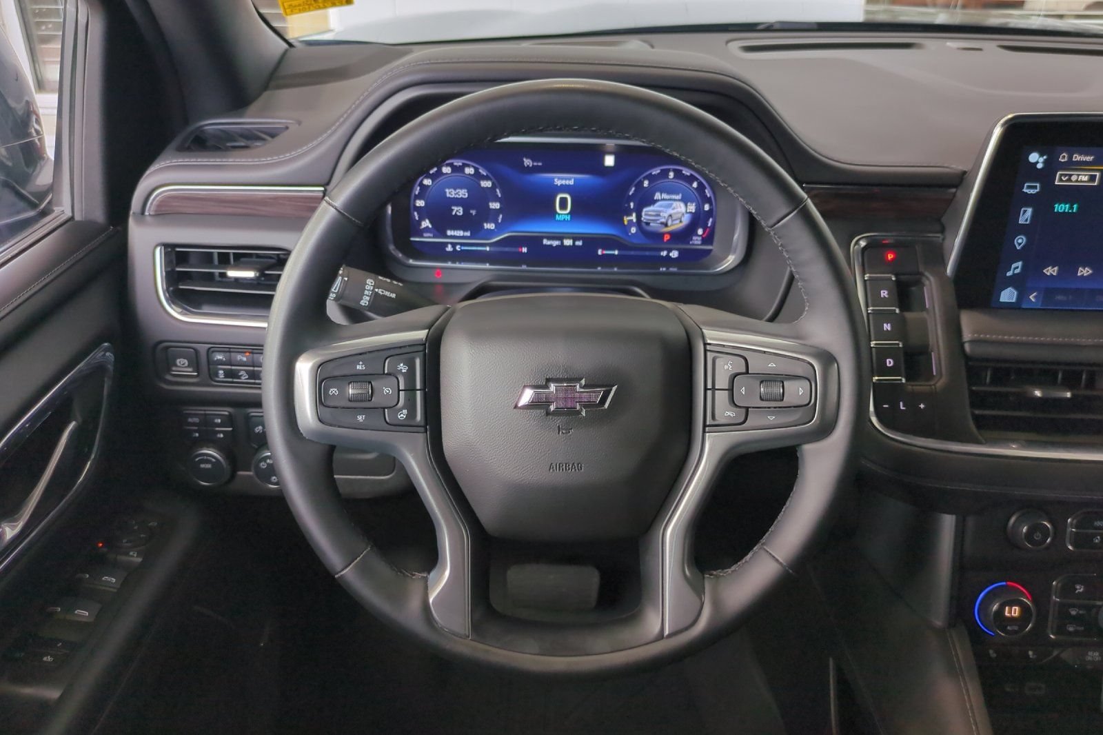 Used 2023 Chevrolet Tahoe Z71 w/ Luxury Package AWD/4WD image 15